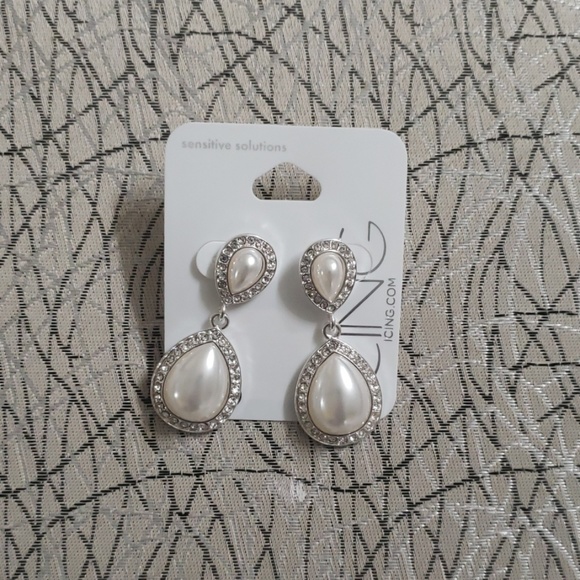 Earring - Picture 2 of 3